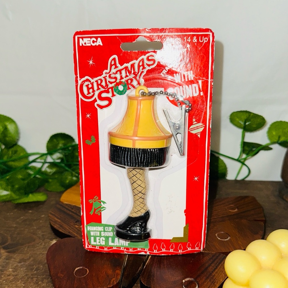 NECA A Christmas Story Leg Lamp Talking Keychain Lamp Pull